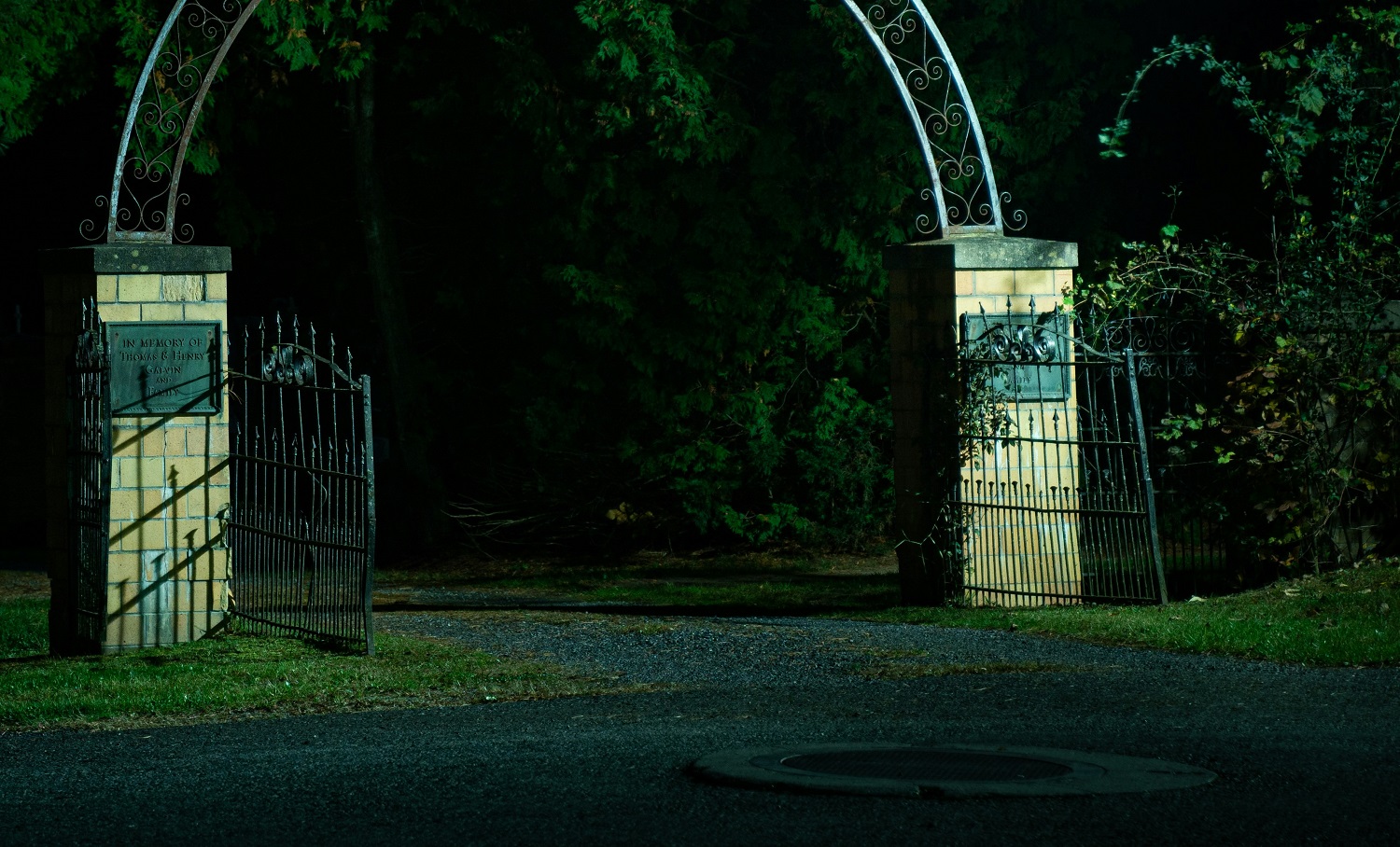 Video Shows Chicago Goons Crash Dead Enemy's Funeral and Steal His Casket