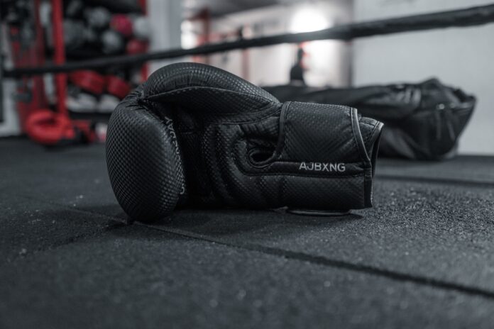 claressa-shields-no-padding-gloves-knockout-2