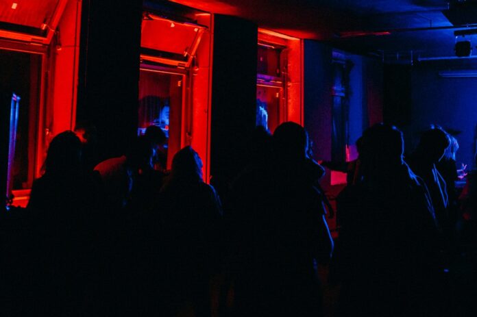 club crowd fight