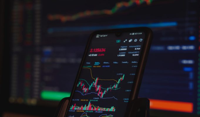 Coindesk Fires Black Employee Isaiah Jackson For Connecting Jewish People to FTX Collapse Conspiracy Theory in Alleged Anti-Semitic Tweet