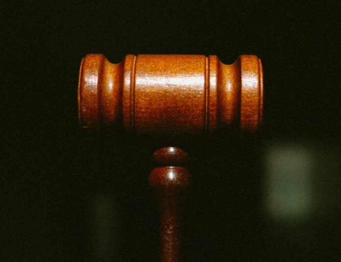 courtroom-gavel-judge