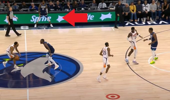dangelo-russell-forgets-he-checked-into-the-game