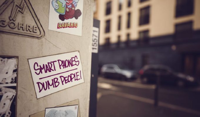 Here's Why 'Dumb Phones' Are Taking Over the Cellphone Market