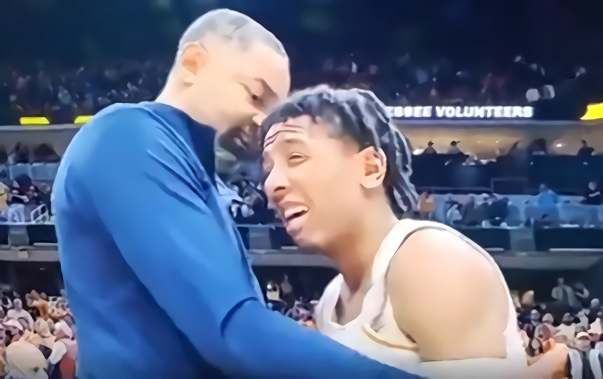 Juwan Howard Hugging Crying Kennedy Chandler.