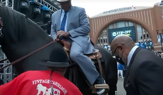 Charles Barkley Riding a Horse into Dallas Before Mavericks vs Warriors Game 3 Goes Viral
