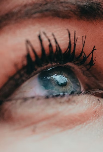 Exploring the New TikTok Mascara Trend, Why It's Viral, and How It's Helping People