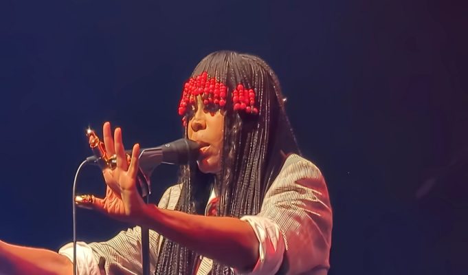 eykah-badu-casting-spell-conspiracy-theory-7