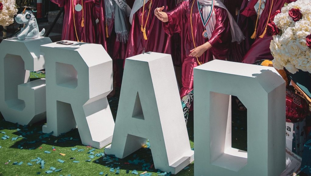 florida-mom-revealing-outfit-kindergarten-graduation