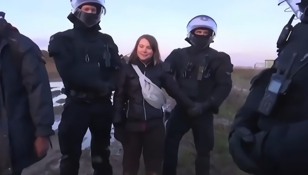 greta-thunberg-staged-arrest-in-germany-4