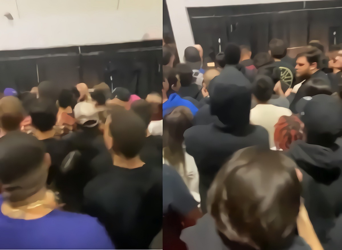 Merchandise Lines at Donda 2 Event Go Viral After Donda 2 Merch Booths Shut Down. Long Donda 2 Merch Lines Event Go Viral After Donda 2 Merch Booths Shut Down.