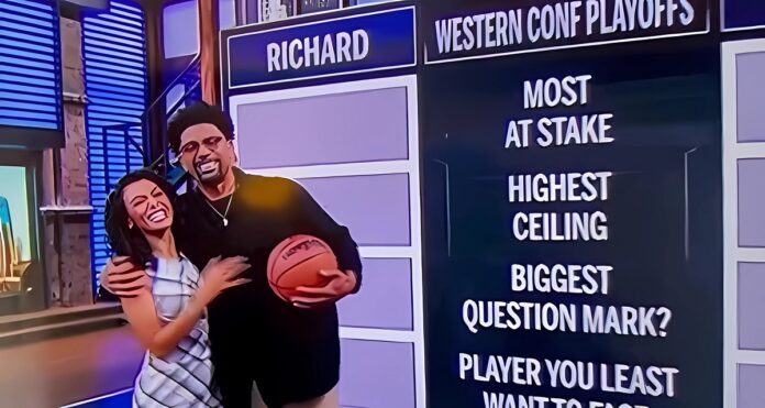 jalen-rose-finger-armpit-malika-andrews