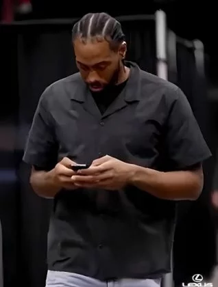 The Small Size of an iPhone 14 Pro Max in Kawhi Leonard's Large Hands ...