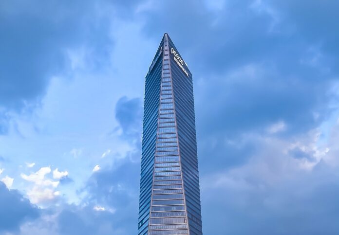 korean-news-station-filming-on-skyscraper