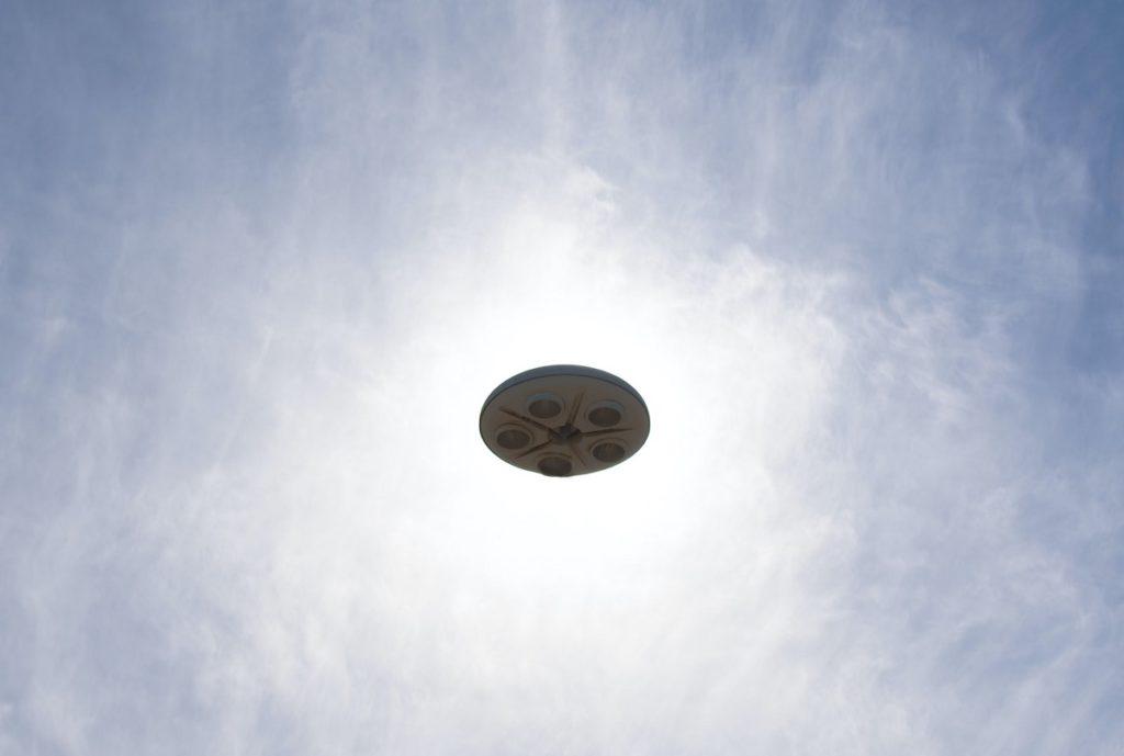 Video Showing Lake Michigan UFO Flying Past Military Plane at Lightning Speed Sparks Conspiracy Theories on UFO Twitter