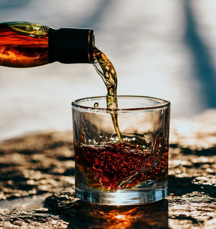 liquor-alcohol-bar-drink-drunk