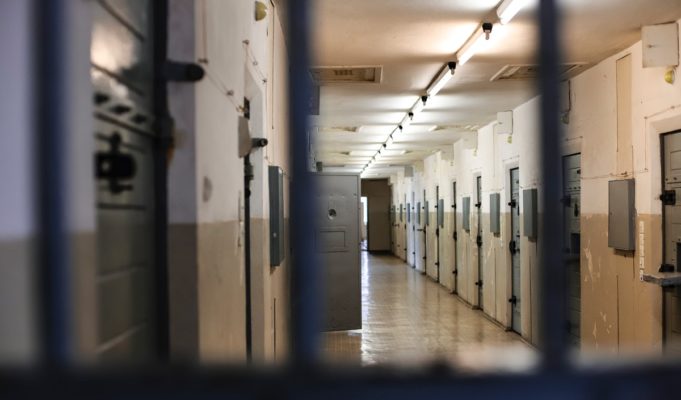 Video: Man Forced to Get 'I'm a Snitch' Tattoo on His Forehead in Prison After Snitching on His Friend