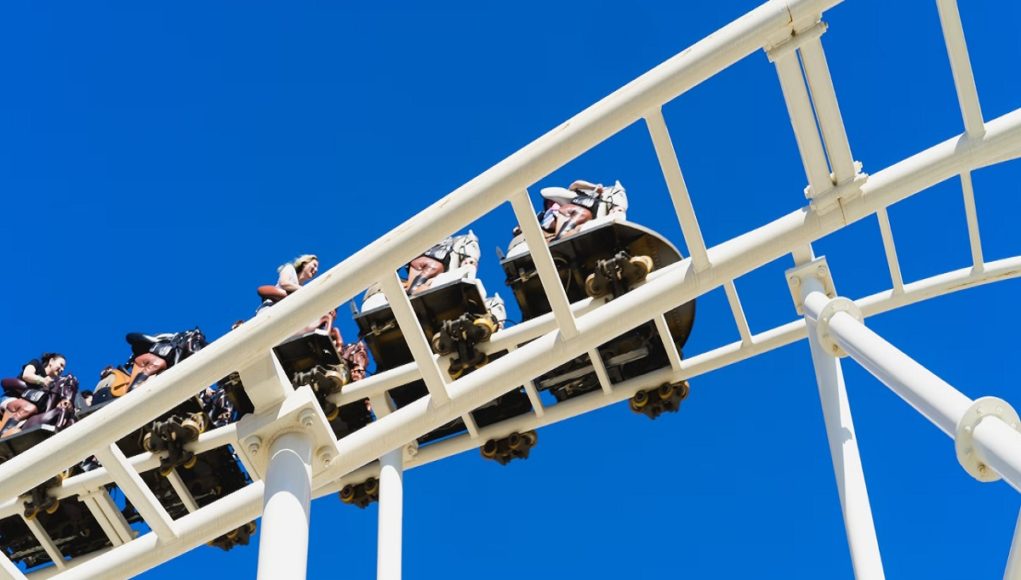man-stuck-on-roller-coaster-ride-six-flags-reaction-1
