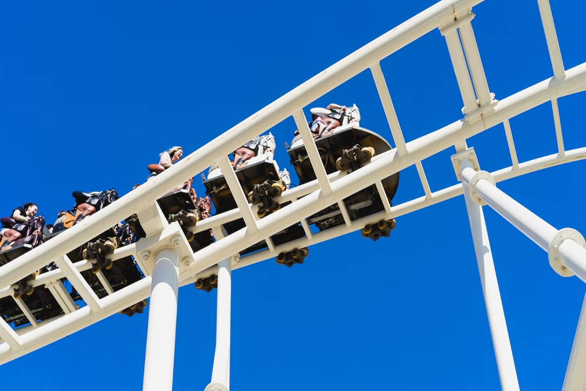 Video: Man Stuck on Rollercoaster Ride at Six Flags Goes Crazy
