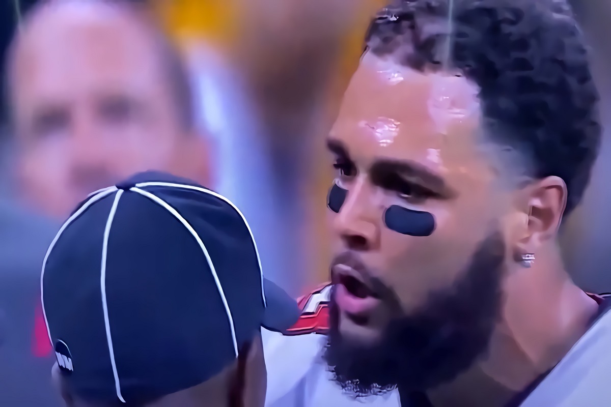 Did Mike Evans Say 'That's Tom Brady What You Want Me To Do' to Referee After Fighting Marshon Lattimore?