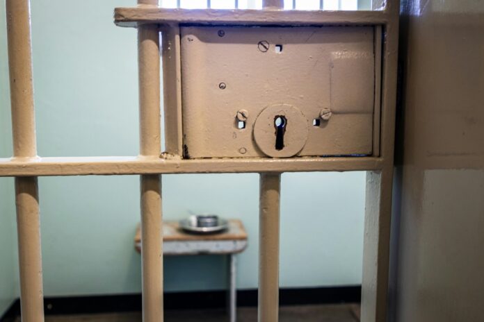 prison-shower-made-with-bottle-of-powder