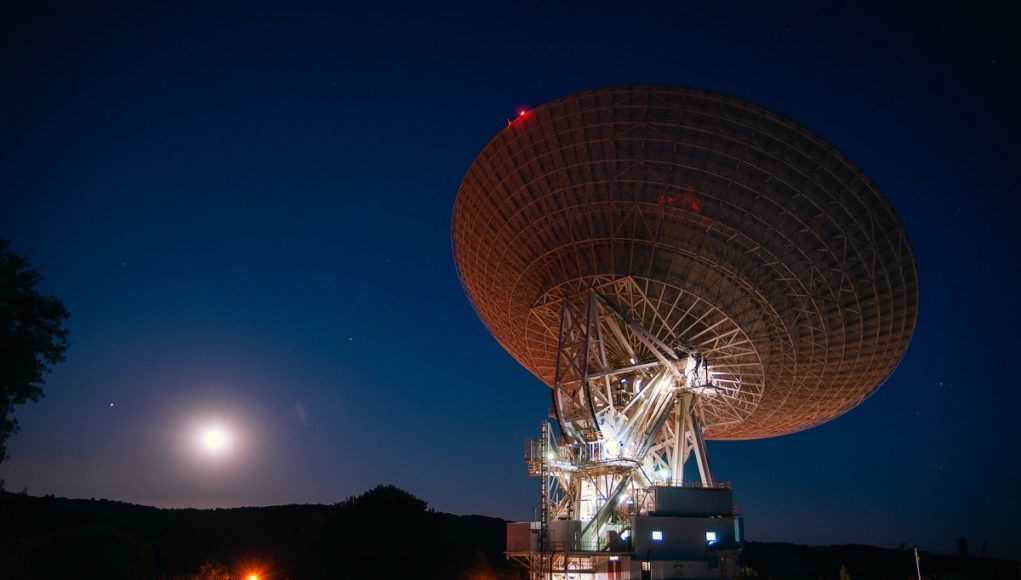 radio-signal-9-billion-light-years-away-conspiracy-theory