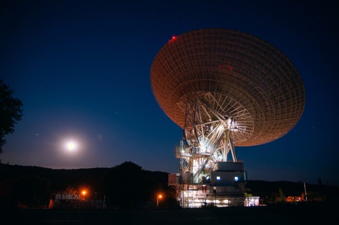 radio-signal-9-billion-light-years-away-conspiracy-theory