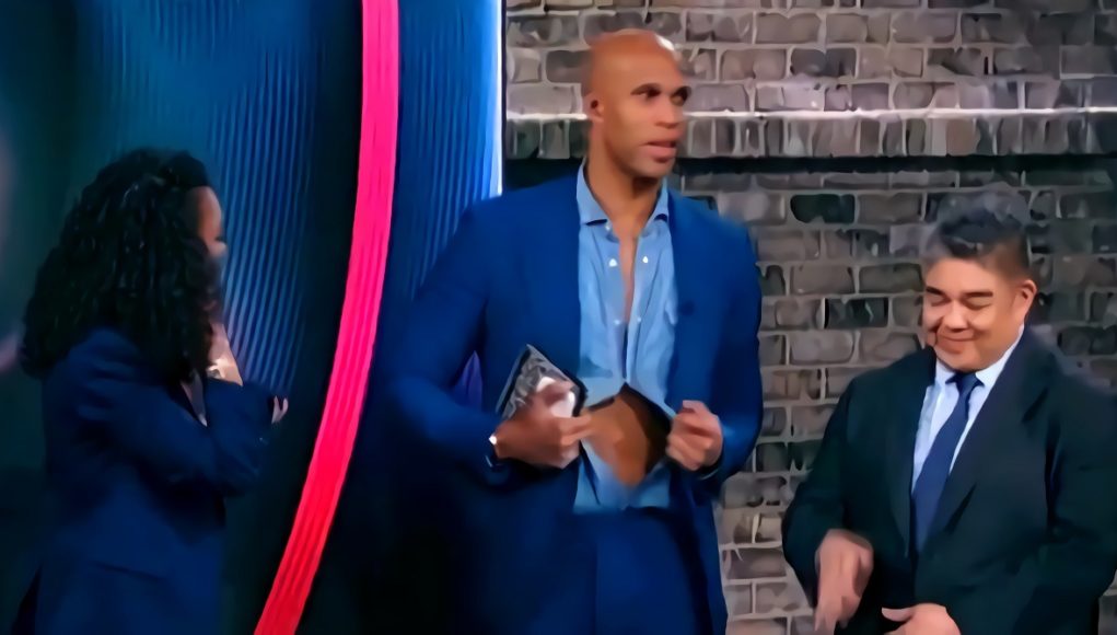 richard-jefferson-stripping-tshirt-nba-today-5