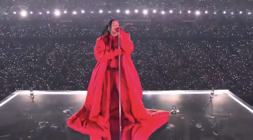 Rihanna's Stage Platform Wobbling 200ft in Mid-Air During Super Bowl LVII Performance Trends after Second Pregnancy Rumor