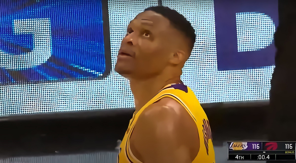 Drake Meme reacting to Russell Westbrook's three point shot to tie game during Lakers vs Raptors.