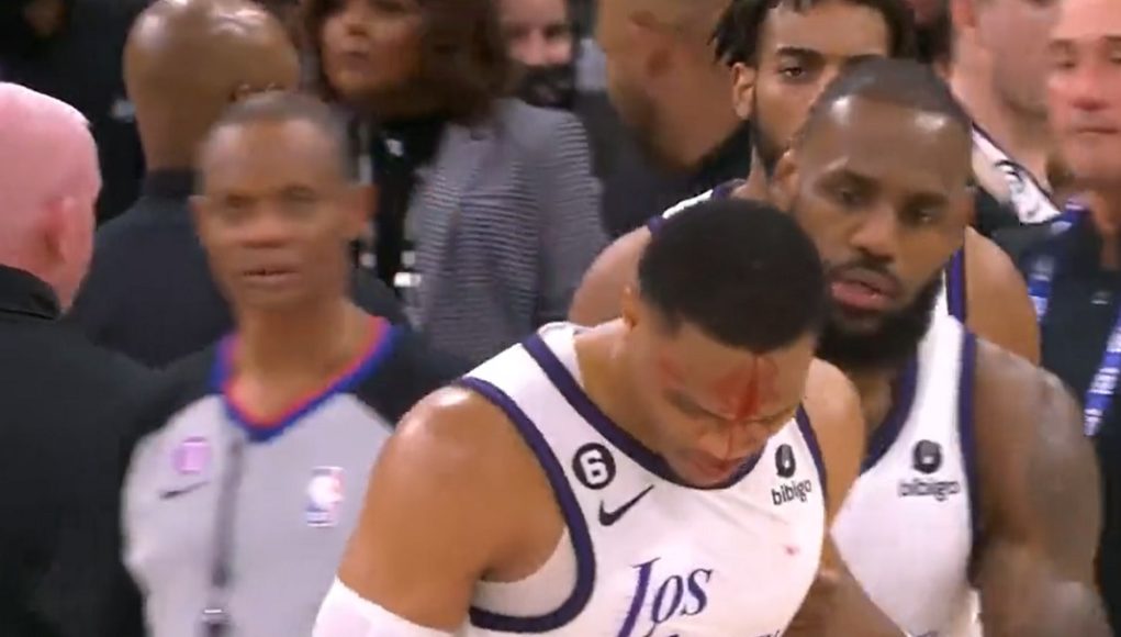 russell-westbrook-bleeding-injury-zach-collins