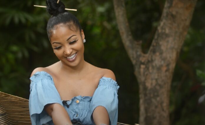 shenseea-back-stretching-photo