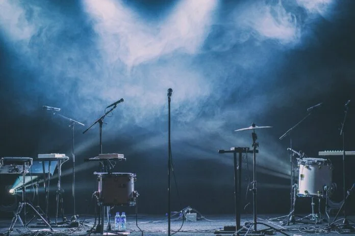 stage-concert-instruments