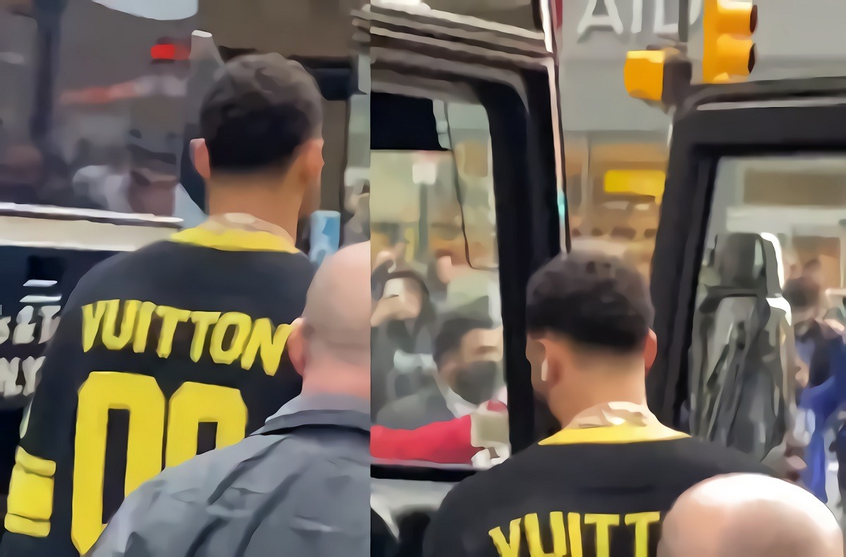 Sixers Philadelphia Hecklers Destroy Ben Simmons As He Tries to Escape City on Bus