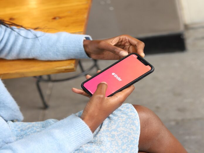 tinder-cheat-code-for-cheap-travel