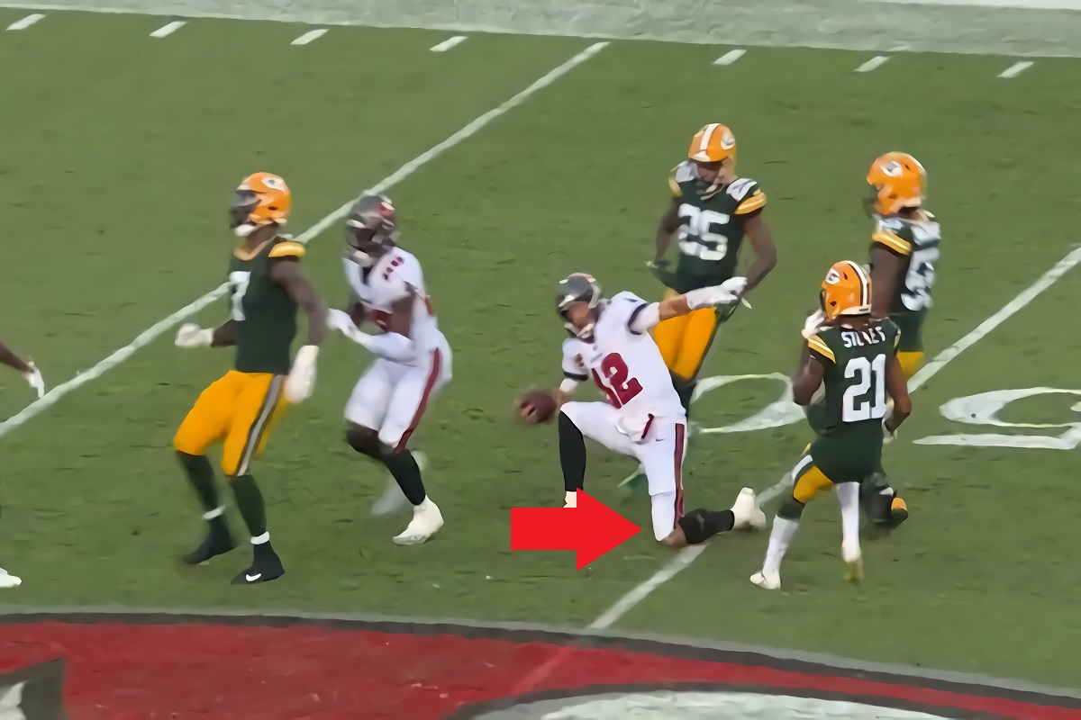 Social Media Roasts Tom Brady Breaking his Knee Brace While Trying to Run During Bucs vs Packers