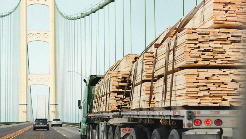 truckers-driving-neck-and-neck