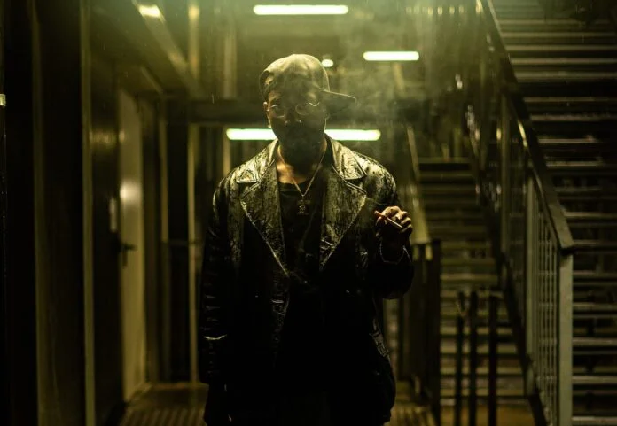 tupac-confronting-african-bootlegger-1