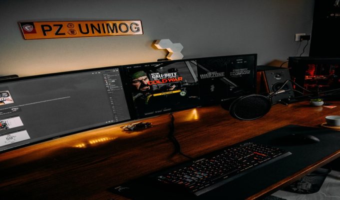 US Navy Cadet TheDannyHammerTTV Dislocates Knee While Playing Call of Duty During Twitch Livestream