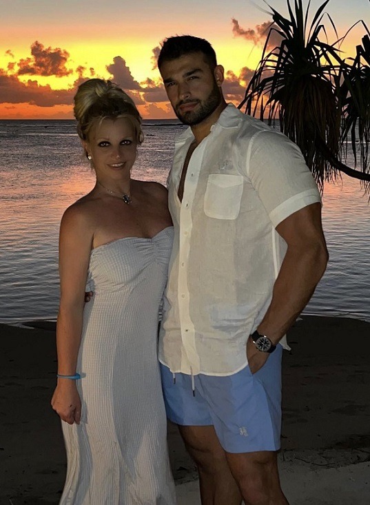 Britney Spears Perinatal depression story and pregnancy announcement with Sam Asghari
